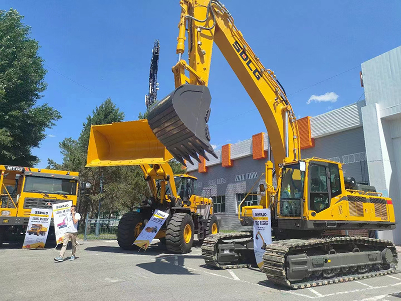 Zhengzhou Hanyun hydraulic breaker participated in the Kazakhstan Mining Exhibition