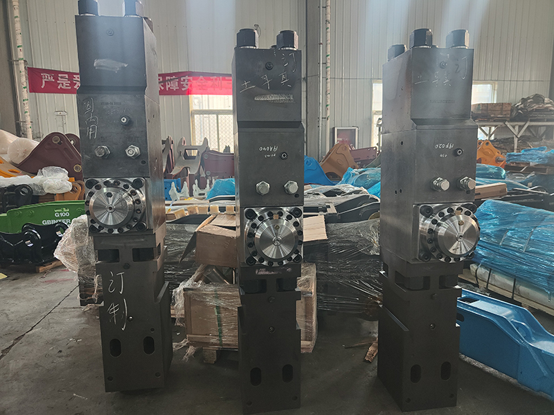 Hydraulic breaker cylinder assembly